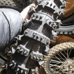 IZPĀRDOTS! Ziemas motokrosa riepa ar radzēm Metzeler 100/90-19 MC360 MID SOFT. Cena 280.00 eur