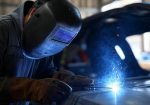 Arku un sliekšņu metināšana automašīnai